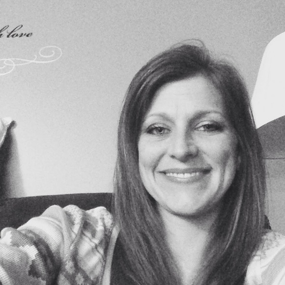 Meet your Posher, Angie - Picture 1 of 1